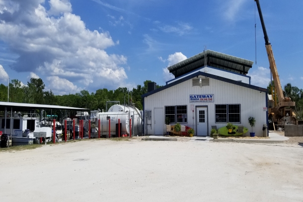 Gatway Marina. Boat docking and RV rental spots